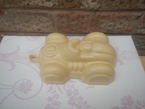 Vintage jelly mould racing - vintage,