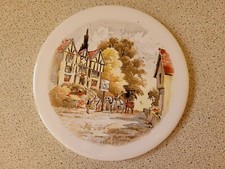 H & R Johnson ltd England The King's Tavern Round Wall Tile