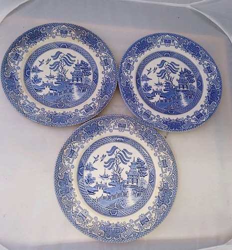 Old willow pattern dinner - 'old,