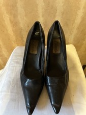 Liberta Heels Size 5 Black