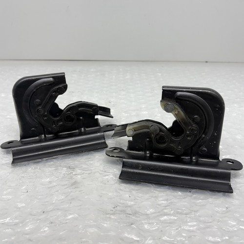 3rd row seat - latches, for