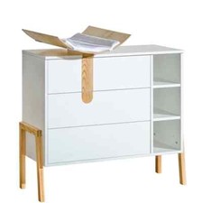 Chest of drawers with changing