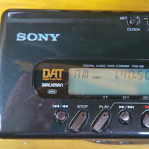 Sony tcd portable dat - sony,