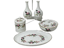 Wedgewood Hathaway Rose Pattern 2 Bud Vases 1 Plate 2 Lidded Pots Decorative