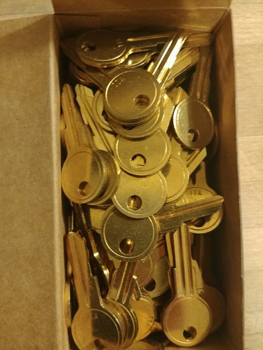 Lot 100 new locksmith y11 - lot,