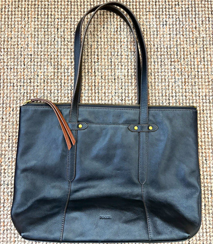 Fossil black pebbled leather - black,
