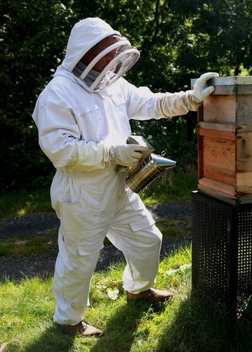 Beekeeping suit with - with, fencing