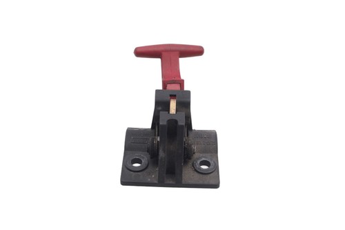 Seat bracket locking mechanism