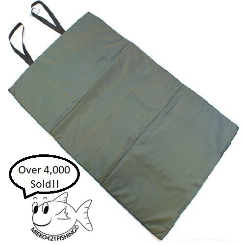 Unhooking mat carp fishing - mat,