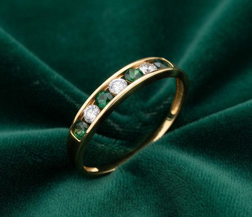 18ct gold emerald - 18ct,