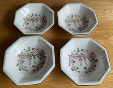 4 Johnson Bros “Eternal Beau” Smal Bowls / Dishes