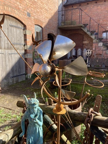Metal garden rusty - metal,