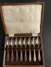 Boxed Set Of 8 Vintage Silver Plated Grapefruit Spoons
