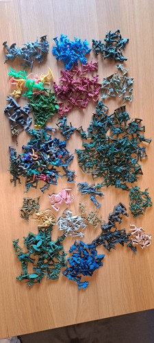 Retro plastic toy soldiers - plastic,