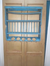 VINTAGE WOODEN KITCHEN/PLATE