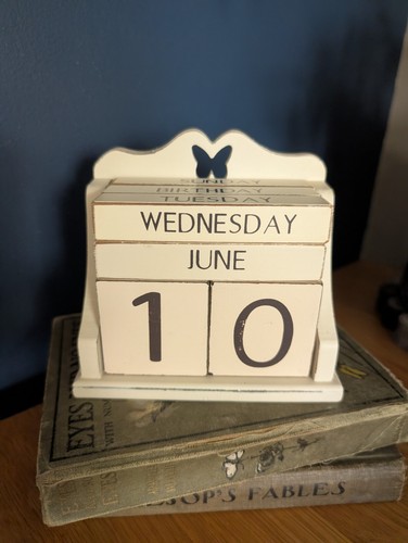 Shabby chic wooden perpetual - shabby,