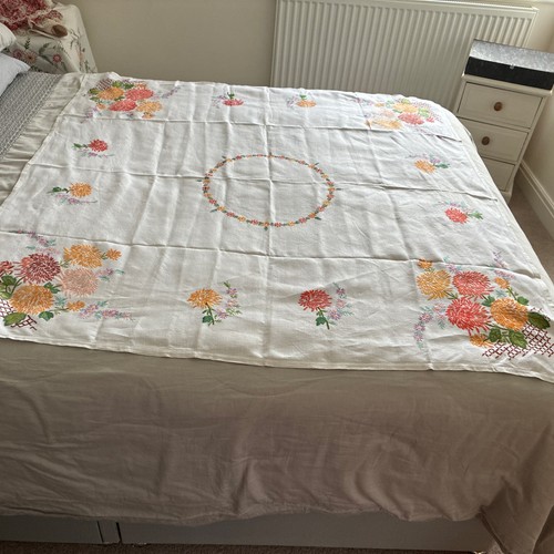 Vintage hand embroidered - hand,