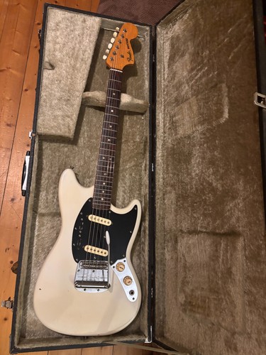 1968 fender mustang - 1968, plays