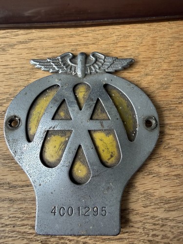 Old vintage badge 4001295 - aa,