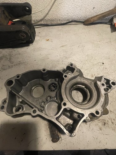 Left side crank caseing - 60,