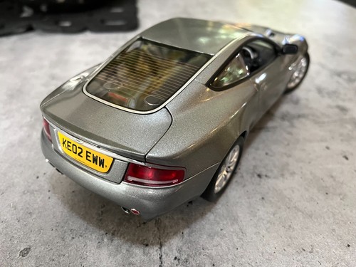 James bond 007 aston martin - bond,