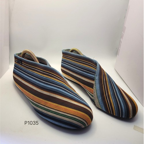 United nude res earth - united,