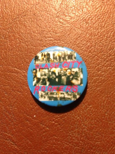 The clash pin badge 25mm - clash,