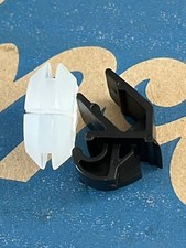 GENUINE FORD FIESTA Mk3 XR2i,RS1800, TURBO BONNET STAY GROMMET AND SECURING CLIP