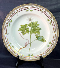 ROYAL COPENHAGEN FLORA DANICA Dinner Plate #624 /3549 Ø 25.5cm DINNER PLATE 10"
