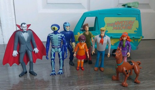 Scooby doo mystery machine van - doo,