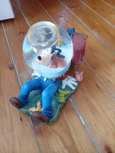 Snowglobe disney goofy snow - disney,