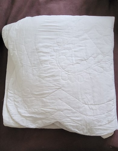 Large bed quilt white king - large,