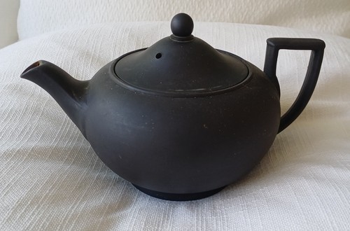 Wedgewood black basalt teapot - basalt,