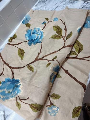 Large embroidered fabric - large,
