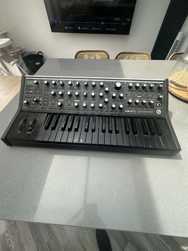 Moog sub synthesizer - 37,