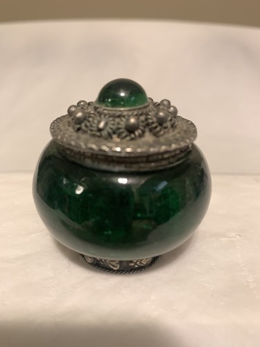 Snuff box vintage green glass - box,