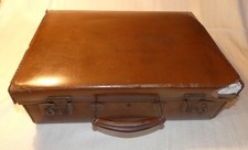 AN OLD SUITCASE OF VINTAGE