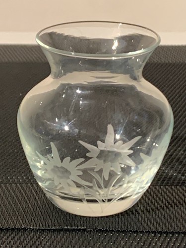 Vintage small posy vase etched - vintage,