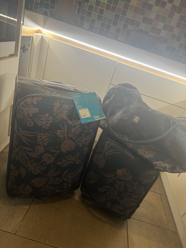 Tripp suitcase set - 3, travel