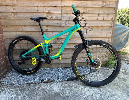Giant reign advance carbon - advance,