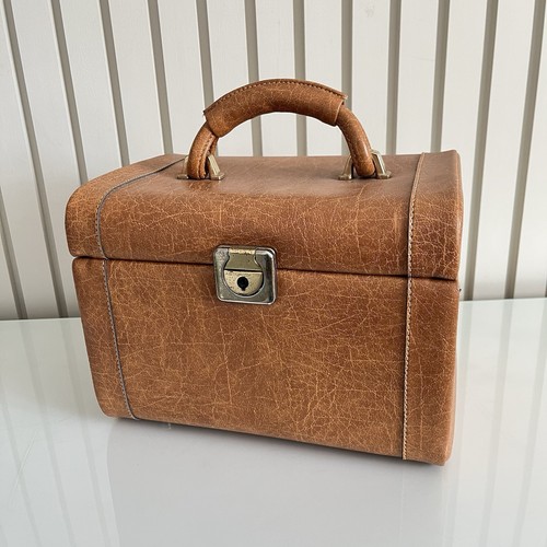 Vintage brown train vanity - brown,