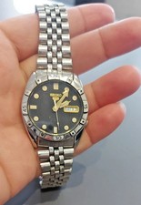 Vintage Seiko 5 Auto Men’s Day/Date Black  Dial Wristwatch 21 Jewels