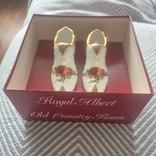 Old country roses royal - country,