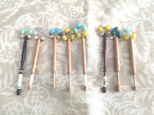 Vintage lace making bobbins - x8,