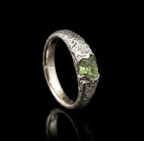 Raw peridot vintage signet - peridot,