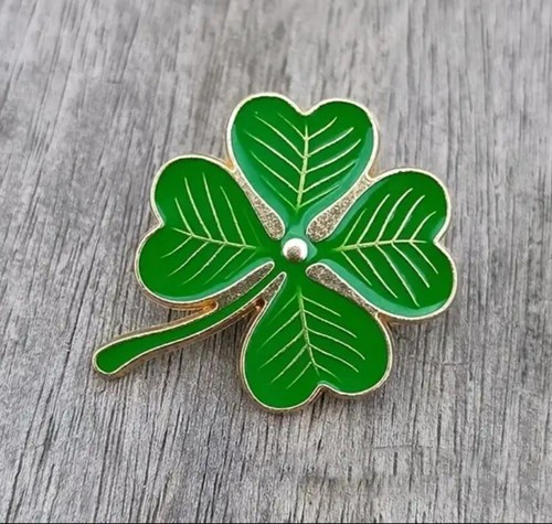 Cloverleaf green gold pin - gold,