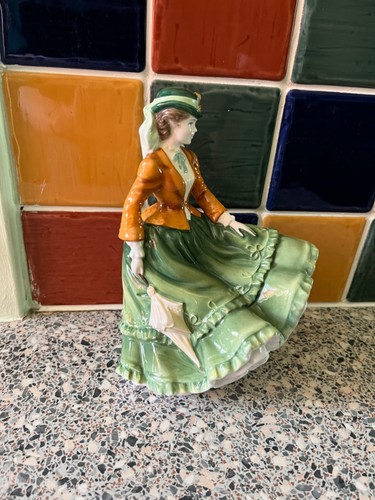 Royal doulton china lady - doulton,