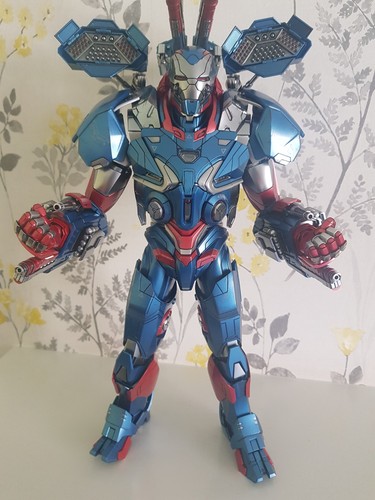 Hot toys avengers - avengers:,
