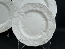 Wedgewood Strawberry/ Vine