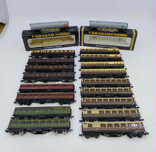 Graham farish gauge coaches - graham,